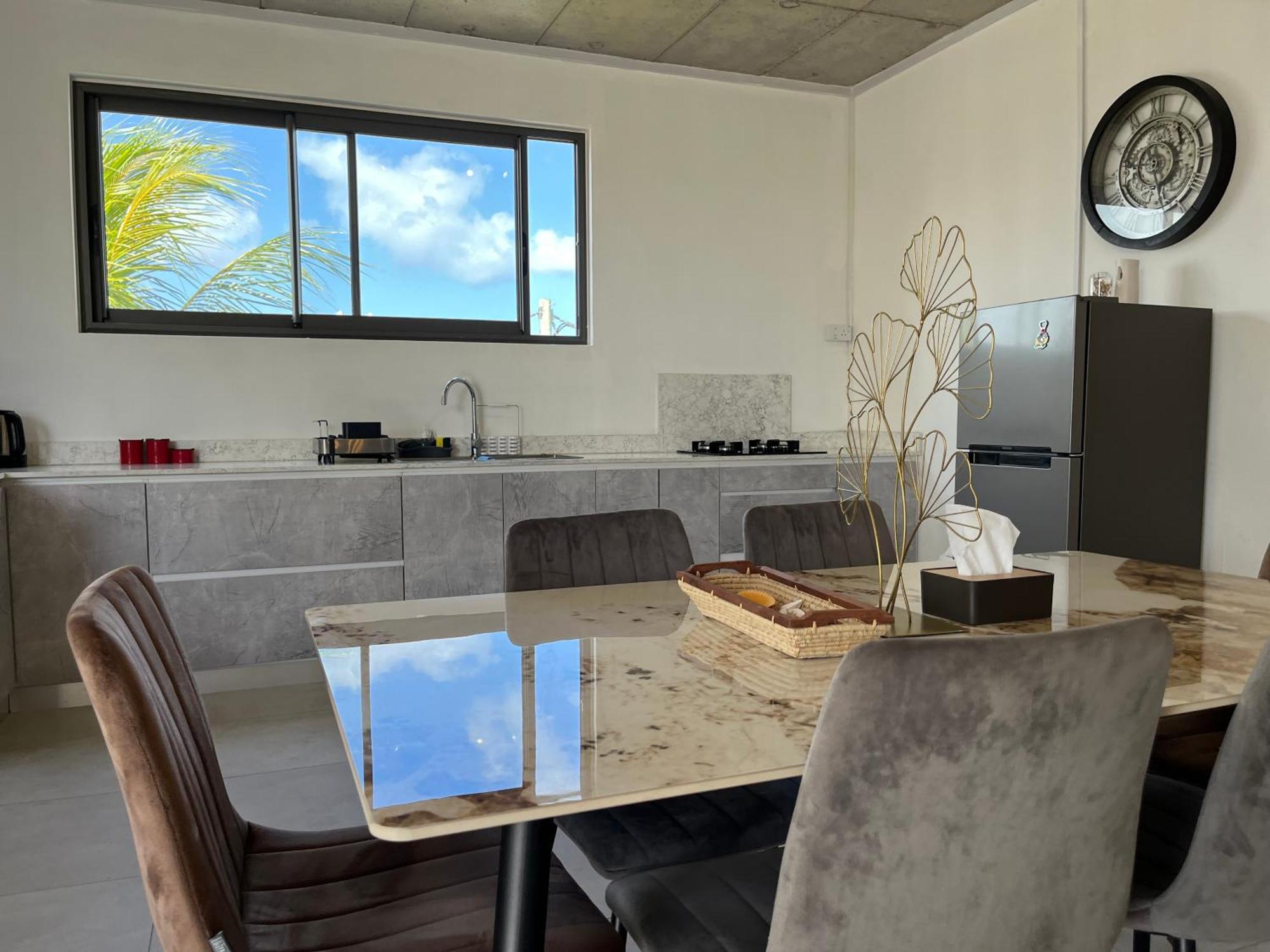 Cosy 2 Bedrooms Apts In Pereybere -Seasons Break Apartment Pereybere Beach Exterior foto